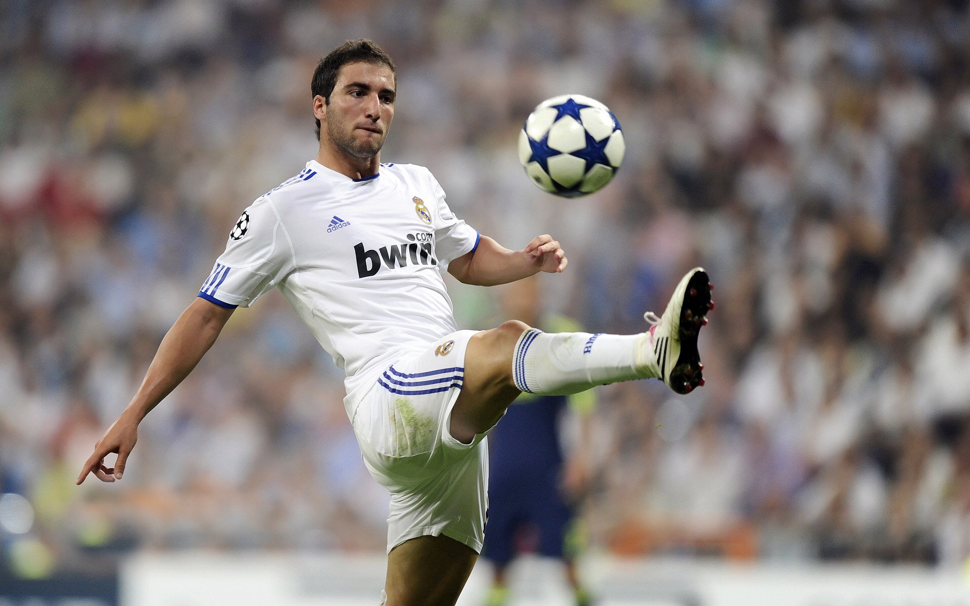 联赛转播:高清、沉浸式观看体验的提升,沉浸式看展